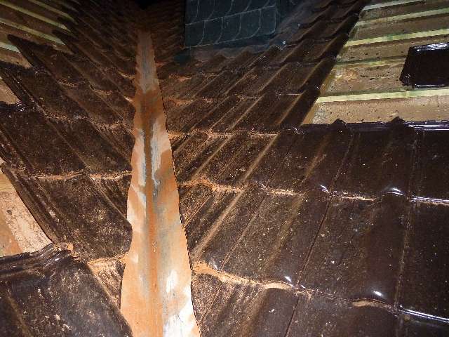 BAU.DE / BAU-Forum: 2. Bild zu Frage "Dachsanierung: Lackfehler bei Erlus Ziegeln – Handwerksfehler oder normal? Bewertung, Ursachen & Lösungen" im BAU-Forum "Dach" BAU.DE / BAU-Forum: 2. Bild zu Frage "Dachsanierung: Lackfehler bei Erlus Ziegeln – Handwerksfehler oder normal? Bewertung, Ursachen & Lösungen" im BAU-Forum "Dach"