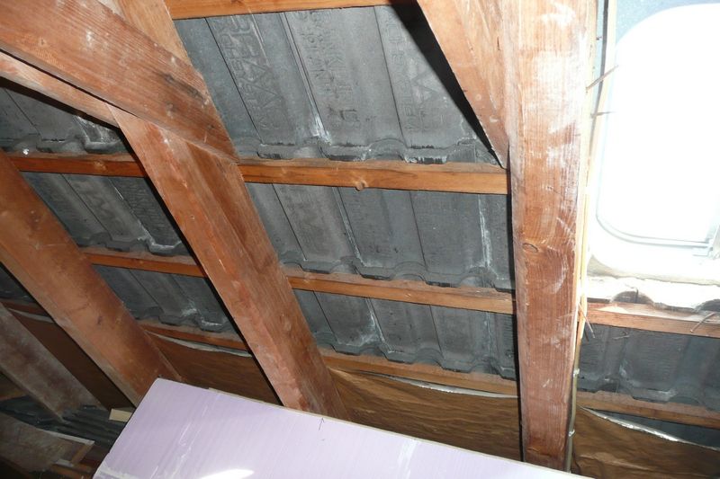 BAU.DE / BAU-Forum: 3. Bild zu Antwort "D&auml;mmung oberste Geschossdecke: Aufbau, Schimmel & Alternativen" auf die Frage "Geschossdeckend&auml;mmung im Altbau: Pflichten, Materialien & Kosten f&uuml;r 1974er Haus?" im BAU-Forum "Dach"