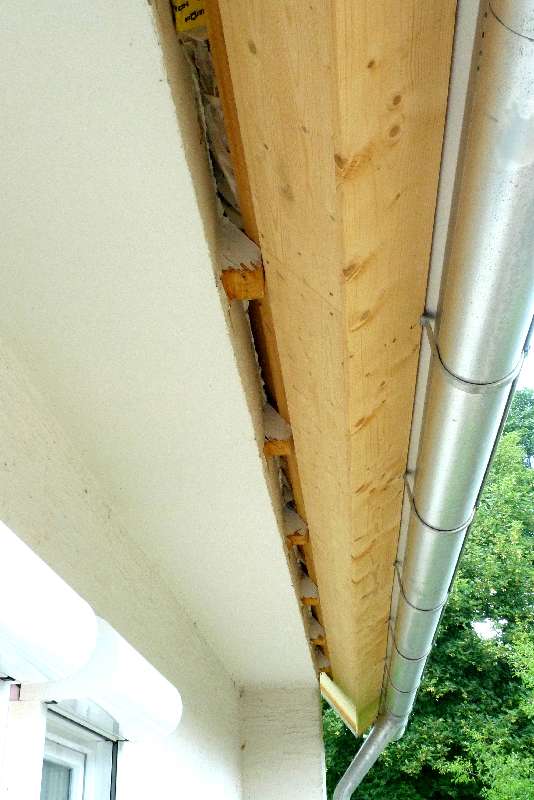 BAU.DE / BAU-Forum: 1. Bild zu Antwort "Aufsparrend&auml;mmung: Fotos der Ausf&uuml;hrung von au&szlig;en" auf die Frage "Aufsparrend&auml;mmung: Luftdichtheitsprobleme ohne WDVS? Ursachen, L&ouml;sungen & Blower-Door-Test" im BAU-Forum "Dach"