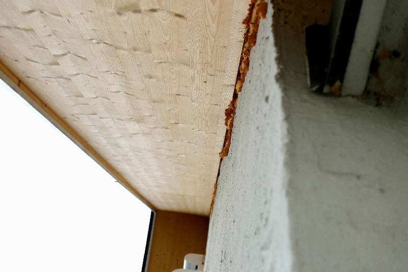 BAU.DE / BAU-Forum: 3. Bild zu Antwort "Aufsparrend&auml;mmung: Fotos der Ausf&uuml;hrung von au&szlig;en" auf die Frage "Aufsparrend&auml;mmung: Luftdichtheitsprobleme ohne WDVS? Ursachen, L&ouml;sungen & Blower-Door-Test" im BAU-Forum "Dach"