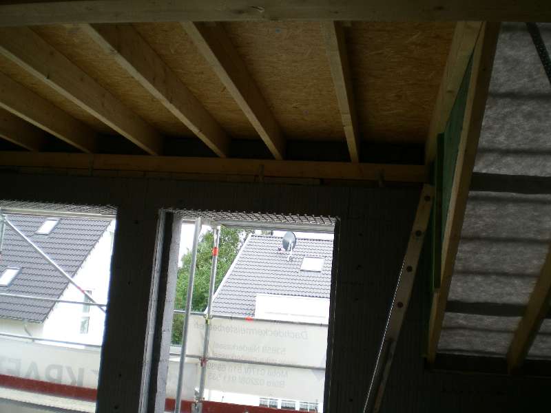 BAU.DE / BAU-Forum: 3. Bild zu Frage "Gaubenauflage mit Steinen & Kantholz: Verputzen notwendig? Expertenmeinung!" im BAU-Forum "Dach" BAU.DE / BAU-Forum: 3. Bild zu Frage "Gaubenauflage mit Steinen & Kantholz: Verputzen notwendig? Expertenmeinung!" im BAU-Forum "Dach"