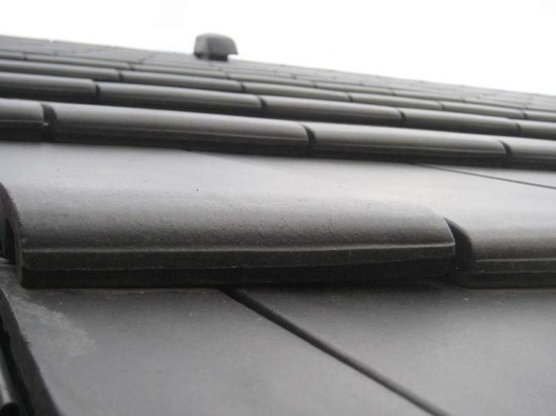 BAU.DE / BAU-Forum: 2. Bild zu Antwort "Braas Turmalin: Flügeligkeit der Dachziegel – Ursache für Mängel?" auf die Frage "BMI Braas Turmalin Dachziegel: Probleme mit Flügeligkeit, Fugenmaß & Mängel bei der Abnahme?" im BAU-Forum "Dach" BAU.DE / BAU-Forum: 2. Bild zu Antwort "Braas Turmalin: Flügeligkeit der Dachziegel – Ursache für Mängel?" auf die Frage "BMI Braas Turmalin Dachziegel: Probleme mit Flügeligkeit, Fugenmaß & Mängel bei der Abnahme?" im BAU-Forum "Dach"