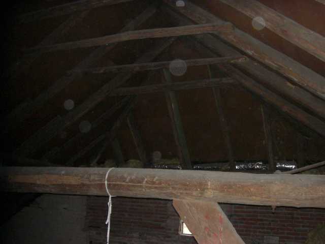 BAU.DE / BAU-Forum: 2. Bild zu Frage "Holzbalkendecke d&auml;mmen: Anleitung, Materialien & Risiken bei Altbau-Sanierung?" im BAU-Forum "Dach"