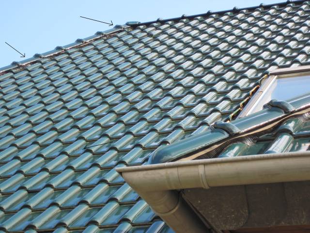 BAU.DE / BAU-Forum: 2. Bild zu Frage "Tondachziegel Abplatzungen: Ursachen, Kosten & Austausch defekter Pfleiderer Dachsteine?" im BAU-Forum "Dach"