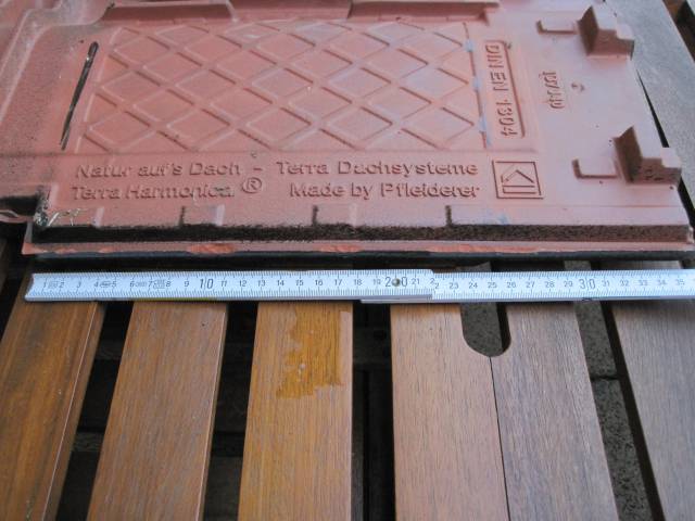 BAU.DE / BAU-Forum: 4. Bild zu Antwort "Pfleiderer/Creaton: Produktionsmix & Abplatzungen im Detail" auf die Frage "Tondachziegel Abplatzungen: Ursachen, Kosten & Austausch defekter Pfleiderer Dachsteine?" im BAU-Forum "Dach"
