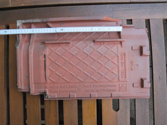 BAU.DE / BAU-Forum: 5. Bild zu Antwort "Pfleiderer/Creaton: Produktionsmix & Abplatzungen im Detail" auf die Frage "Tondachziegel Abplatzungen: Ursachen, Kosten & Austausch defekter Pfleiderer Dachsteine?" im BAU-Forum "Dach"