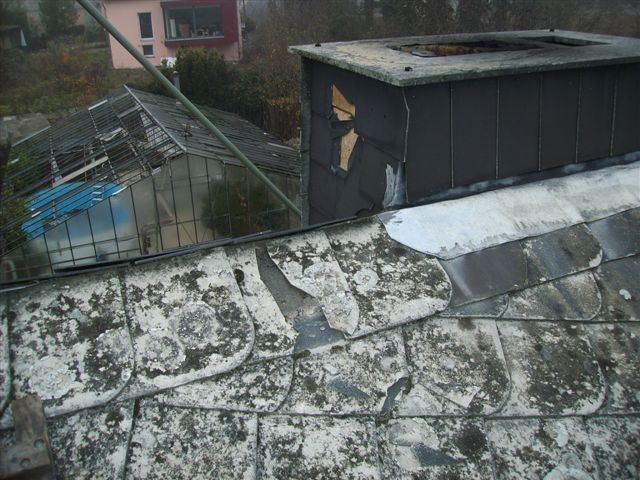 BAU.DE / BAU-Forum: 2. Bild zu Antwort "Hagelschaden: Klemmprofile vs. Faserzementplatten &ndash; Zustand entscheidend" auf die Frage "Wintergarten Dachsanierung nach Hagelschaden: Klemmprofile wiederverwenden? Kosten & Gutachten" im BAU-Forum "Dach"