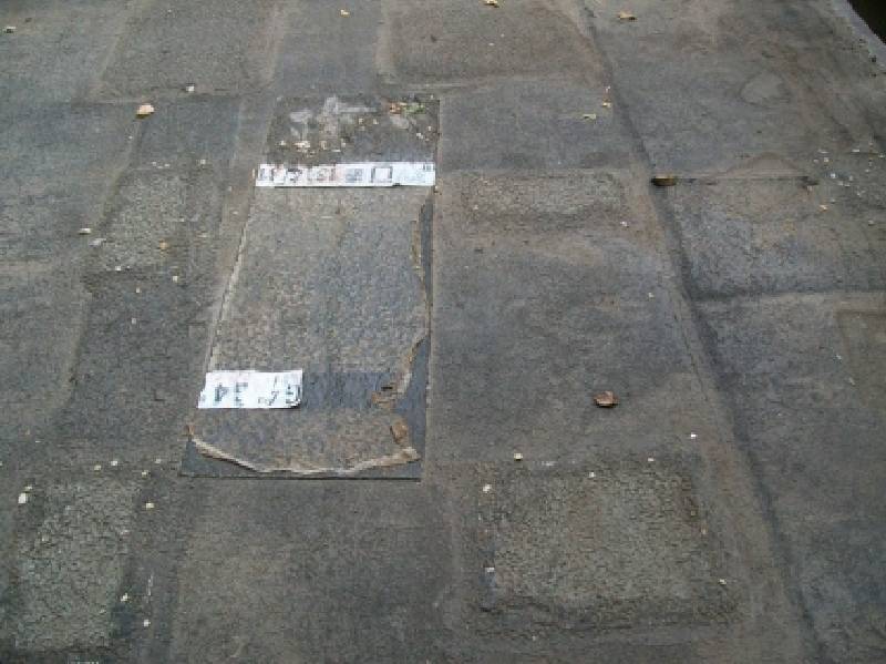 BAU.DE / BAU-Forum: 4. Bild zu Antwort "Flachdachsanierung: Garagendach-Fotos zur Beurteilung" auf die Frage "Flachdachsanierung Garage: Kosten, Bitumen vs. Alternativen, Abdichtung & Gefälle" im BAU-Forum "Dach" BAU.DE / BAU-Forum: 4. Bild zu Antwort "Flachdachsanierung: Garagendach-Fotos zur Beurteilung" auf die Frage "Flachdachsanierung Garage: Kosten, Bitumen vs. Alternativen, Abdichtung & Gefälle" im BAU-Forum "Dach"