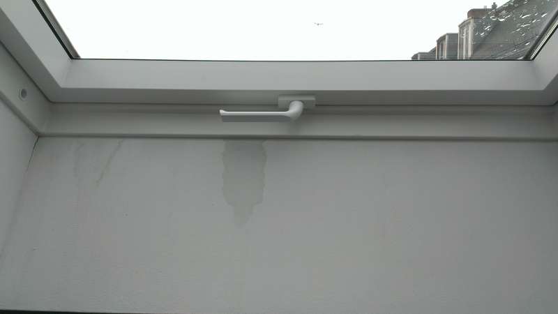 BAU.DE / BAU-Forum: 5. Bild zu Frage "Velux Dachfenster: Wassereintritt bei K&auml;lte &ndash; Ursachen, Kondensat & L&ouml;sungen?" im BAU-Forum "Dach"