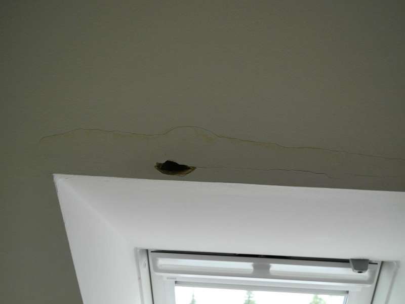 BAU.DE / BAU-Forum: 2. Bild zu Frage "Wassereintritt Fensterlaibung nach Regen: Ursache, D&auml;mmungssch&auml;den & Sanierung?" im BAU-Forum "Dach"