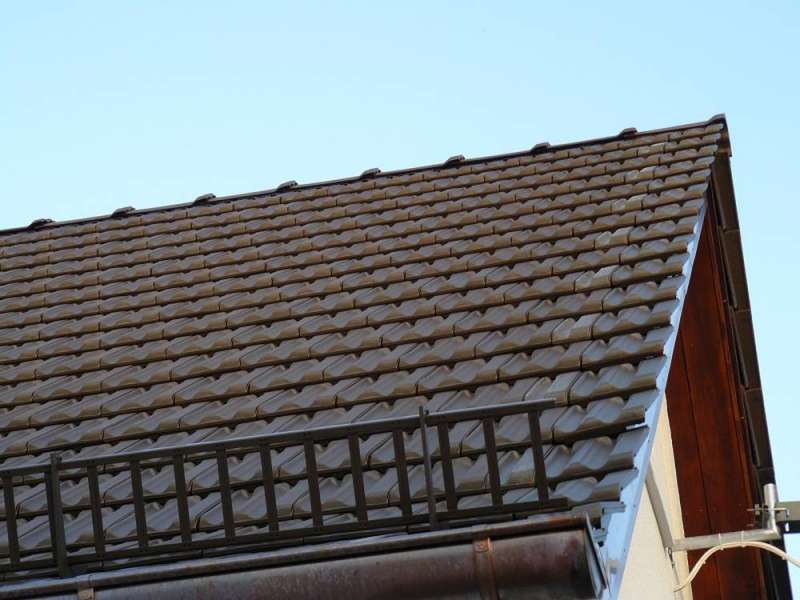 BAU.DE / BAU-Forum: 1. Bild zu Antwort "Ziegelverf&auml;rbung: Sp&auml;te Erkennung & Reklamation &ndash; Ablauf" auf die Frage "Neue Dacheindeckung: Ziegelverf&auml;rbungen &ndash; Ursachen, Risiken & Gew&auml;hrleistung in Bayern?" im BAU-Forum "Dach"