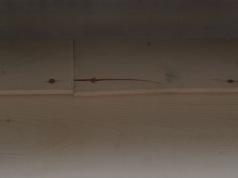 BAU.DE / BAU-Forum: 3. Bild zu Frage "Dach&uuml;berstand Bungalow: Mangelhafte Ausf&uuml;hrung Sichtschalung &ndash; Was tun bei Rissen & Fehlern?" im BAU-Forum "Dach"