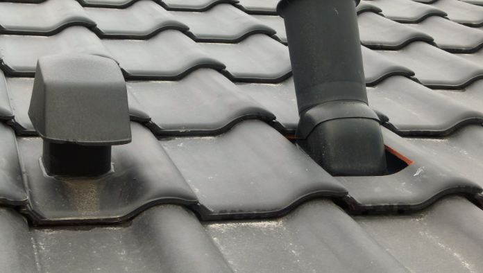 BAU.DE / BAU-Forum: 3. Bild zu Frage "Abluftrohr Dacheinbau: Regensicher? Fachgerecht? M&ouml;gliche Probleme & L&ouml;sungen" im BAU-Forum "Dach"