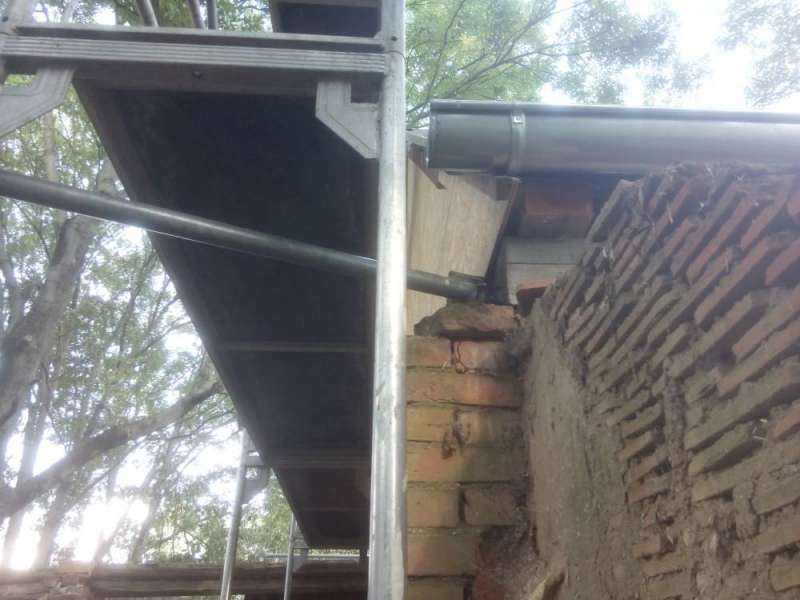 BAU.DE / BAU-Forum: 2. Bild zu Frage "Dachdeckung Scheune: Baum&auml;ngel erkennen? Dach&uuml;berstand, Tropfkante & Ausf&uuml;hrung pr&uuml;fen" im BAU-Forum "Dach"