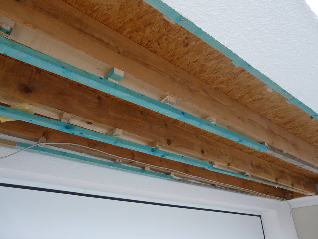 BAU.DE / BAU-Forum: 1. Bild zu Frage "Garagendachausbau: Feuchtigkeitsschäden vermeiden – Hinterlüftung, Dehnungsfuge & Materialwahl?" im BAU-Forum "Dach" BAU.DE / BAU-Forum: 1. Bild zu Frage "Garagendachausbau: Feuchtigkeitsschäden vermeiden – Hinterlüftung, Dehnungsfuge & Materialwahl?" im BAU-Forum "Dach"