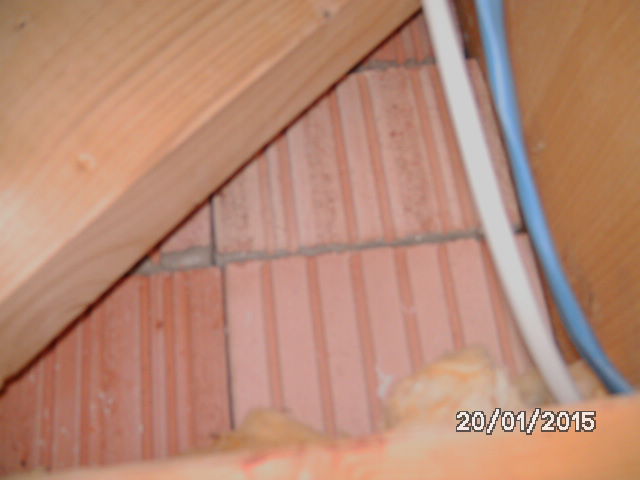 BAU.DE / BAU-Forum: 1. Bild zu Frage "Feuchtigkeit unter Unterspannbahn im Neubau: Ursachen, Folgen & L&ouml;sungen?" im BAU-Forum "Dach"