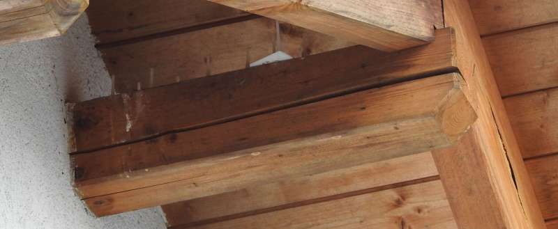 BAU.DE / BAU-Forum: 3. Bild zu Frage "Risse in Dachbalken: Ursachen, Risiken & wann ein Sachverst&auml;ndiger n&ouml;tig ist?" im BAU-Forum "Dach"