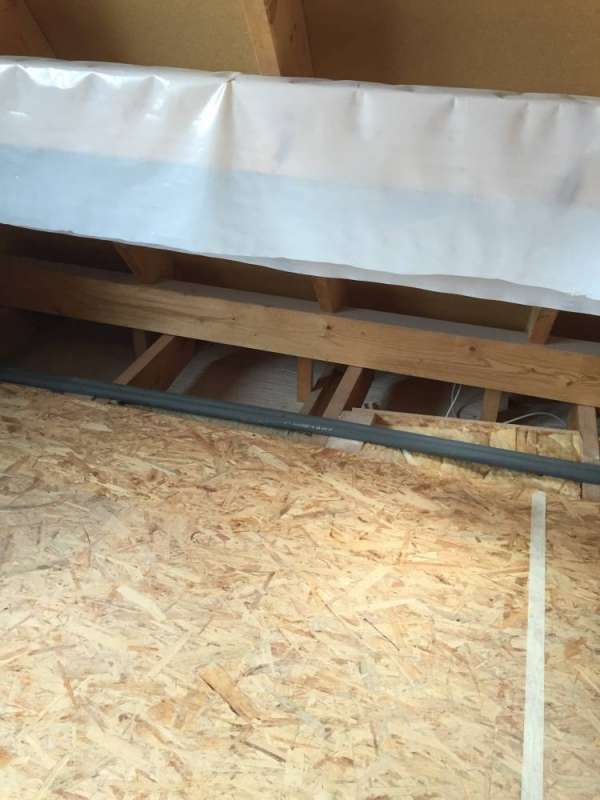 BAU.DE / BAU-Forum: 2. Bild zu Frage "Dachd&auml;mmung Problem: Dachvorsprung, Zwischensparrend&auml;mmung & Dampfbremse &ndash; L&ouml;sungen?" im BAU-Forum "Dach"