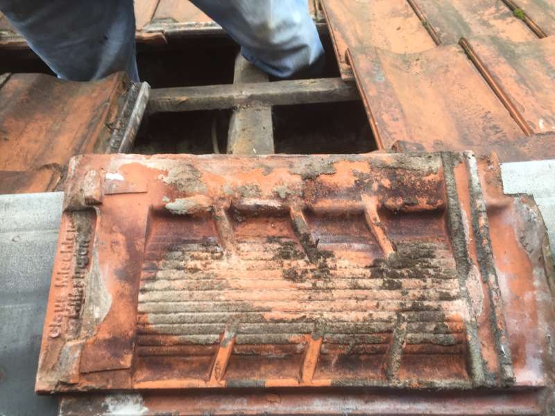 BAU.DE / BAU-Forum: 1. Bild zu Frage "Claus Mischler Hilbringen Dachziegel: Wo finde ich passende Ersatzziegel?" im BAU-Forum "Dach"