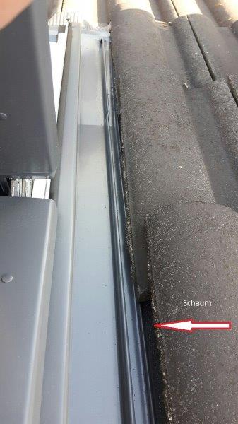 BAU.DE / BAU-Forum: 1. Bild zu Frage "Velux Dachfenster Austausch: Ist der Einbau korrekt? Dachpfannenabstand, D&auml;mmung & Anschlusssch&uuml;rze pr&uuml;fen" im BAU-Forum "Dach"