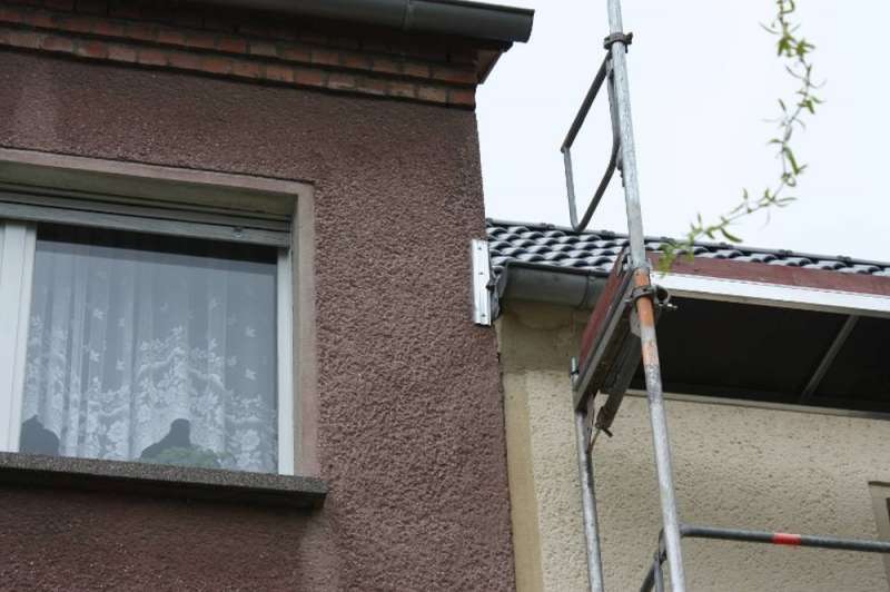 BAU.DE / BAU-Forum: 1. Bild zu Frage "Dachanschluss durch Nachbarn: Rechtliche Schritte, korrekte Ausf&uuml;hrung & Folgen?" im BAU-Forum "Dach"