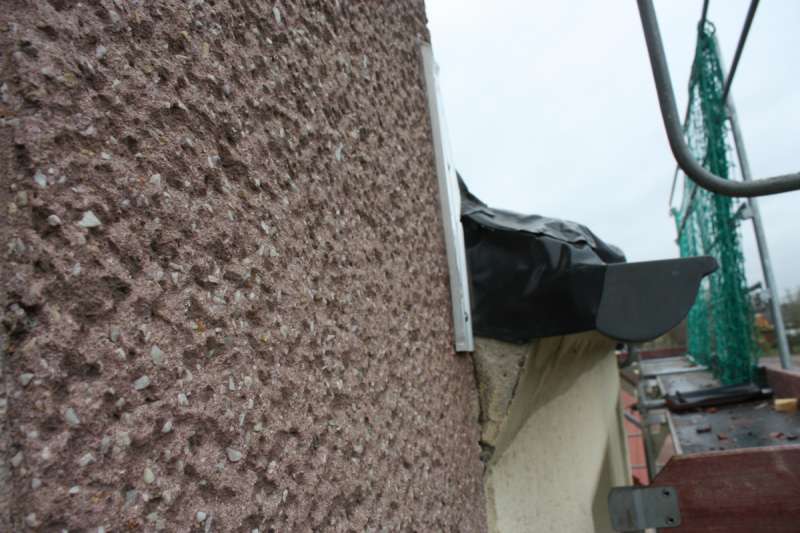 BAU.DE / BAU-Forum: 2. Bild zu Frage "Dachanschluss durch Nachbarn: Rechtliche Schritte, korrekte Ausf&uuml;hrung & Folgen?" im BAU-Forum "Dach"