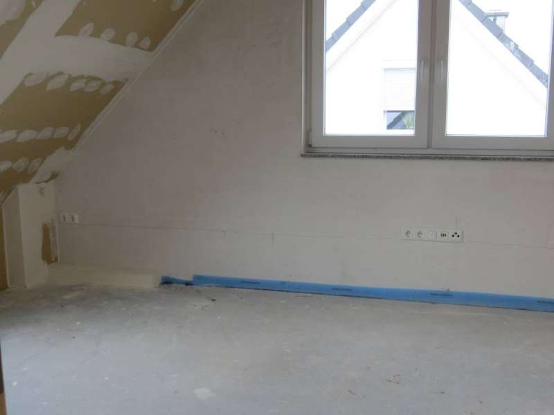 BAU.DE / BAU-Forum: 1. Bild zu Frage "Windrispenband fehlt/locker: Gefahr für Dachstuhl? Kosten für Reparatur/Spannung?" im BAU-Forum "Dach" BAU.DE / BAU-Forum: 1. Bild zu Frage "Windrispenband fehlt/locker: Gefahr für Dachstuhl? Kosten für Reparatur/Spannung?" im BAU-Forum "Dach"