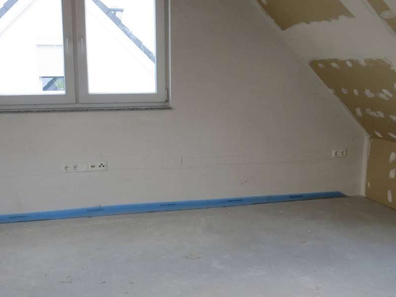 BAU.DE / BAU-Forum: 2. Bild zu Frage "Windrispenband fehlt/locker: Gefahr für Dachstuhl? Kosten für Reparatur/Spannung?" im BAU-Forum "Dach" BAU.DE / BAU-Forum: 2. Bild zu Frage "Windrispenband fehlt/locker: Gefahr für Dachstuhl? Kosten für Reparatur/Spannung?" im BAU-Forum "Dach"