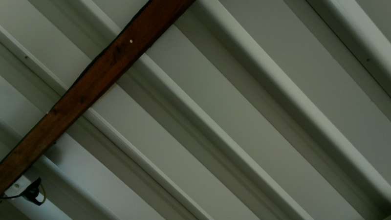 BAU.DE / BAU-Forum: 1. Bild zu Frage "Metalldach nachtr&auml;glich d&auml;mmen: Kosten, Materialien & Risiken bei Garagen/Werkst&auml;tten?" im BAU-Forum "Dach"