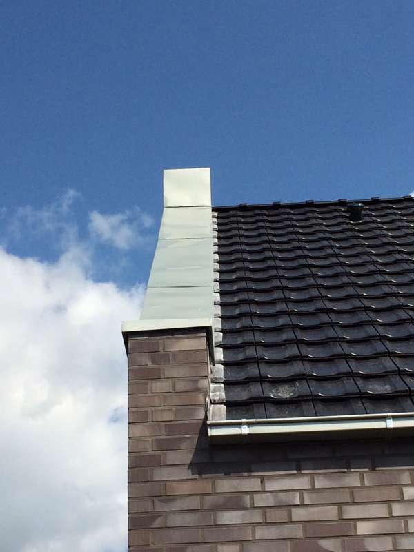 BAU.DE / BAU-Forum: 4. Bild zu Frage "Zinkverkleidung Dach: Dellen/Beulen nach Montage &ndash; Ursachen, Korrektur & Kosten?" im BAU-Forum "Dach"