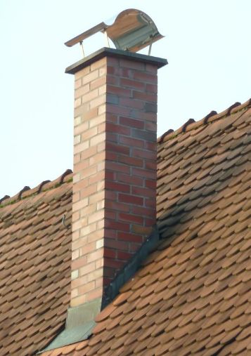 BAU.DE / BAU-Forum: 1. Bild zu Antwort "obwohl man .." auf die Frage "Schornsteinkopf mit Klinkerriemchen verkleiden: Kosten, Haltbarkeit & Risiken?" im BAU-Forum "Dach"