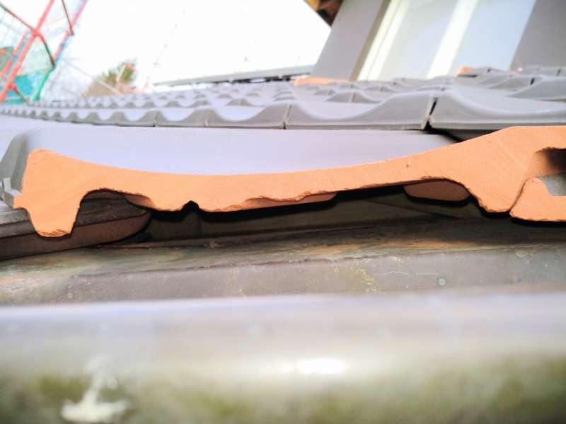 BAU.DE / BAU-Forum: 2. Bild zu Frage "Dachziegel schneiden: Öffnungen schließen & Schutz vor Kleintieren – Kosten & Methoden" im BAU-Forum "Dach" BAU.DE / BAU-Forum: 2. Bild zu Frage "Dachziegel schneiden: Öffnungen schließen & Schutz vor Kleintieren – Kosten & Methoden" im BAU-Forum "Dach"