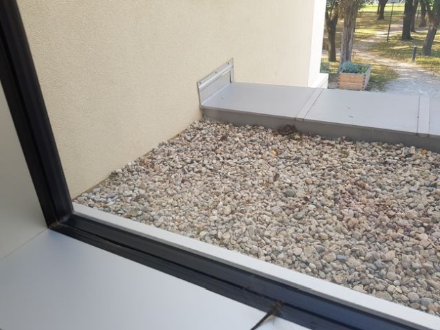 BAU.DE / BAU-Forum: 2. Bild zu Frage "Flachdach Wassereintritt Neubau (2017): Ursachen, Reparatur & Kosten&uuml;bernahme?" im BAU-Forum "Dach"