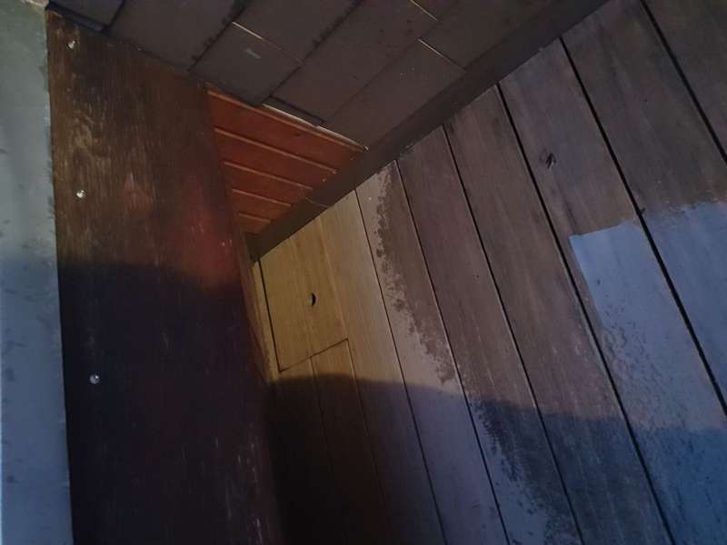 BAU.DE / BAU-Forum: 1. Bild zu Antwort "wieviel Abstand der WPC-Dielen zur Wand" auf die Frage "Dachbalkon WPC-Dielen: Welcher Wandabstand ist n&ouml;tig? Unkrautvlies sinnvoll?" im BAU-Forum "Dach"