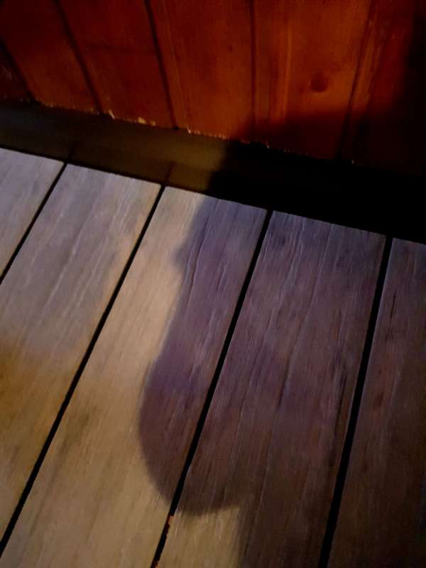 BAU.DE / BAU-Forum: 5. Bild zu Antwort "wieviel Abstand der WPC-Dielen zur Wand" auf die Frage "Dachbalkon WPC-Dielen: Welcher Wandabstand ist n&ouml;tig? Unkrautvlies sinnvoll?" im BAU-Forum "Dach"