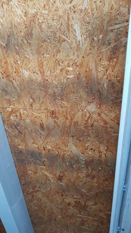 BAU.DE / BAU-Forum: 1. Bild zu Frage "Flachdach Garage mit Trapezblech auf OSB Platten &nbsp;-&nbsp; schwarze Flecken auf Unterseite OSB innen" im BAU-Forum "Dach"