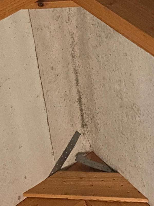 BAU.DE / BAU-Forum: 1. Bild zu Frage "Flecken Dachboden" im BAU-Forum "Dach"