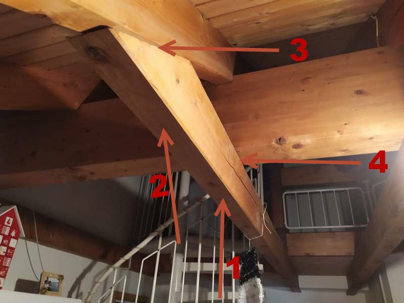 BAU.DE / BAU-Forum: 1. Bild zu Antwort "Fotografieren Sie doch bitte..." auf die Frage "Schiefe Holzbalken in Maisonette: Gefahr, Ursachen & Sanierungskosten?" im BAU-Forum "Dach"