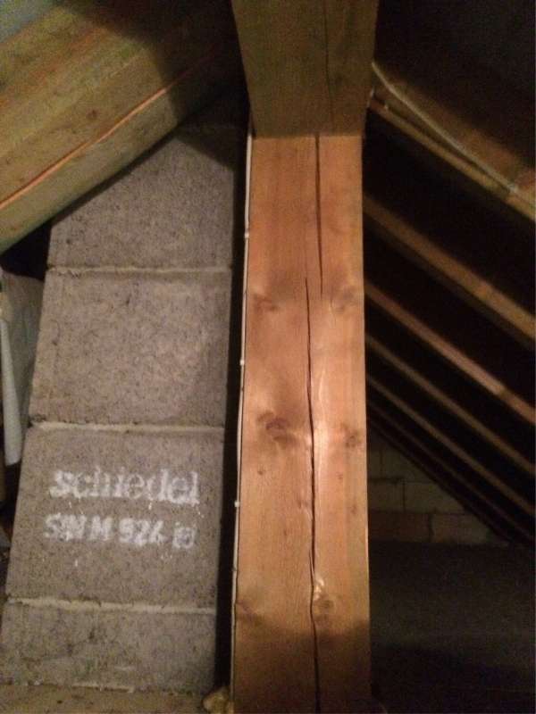 BAU.DE / BAU-Forum: 1. Bild zu Frage "Risse in Abst&uuml;tzbalken" im BAU-Forum "Dach"