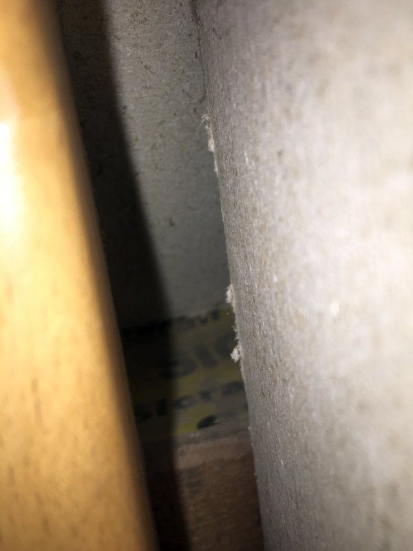 BAU.DE / BAU-Forum: 3. Bild zu Frage "Luftzug hinter Drempel / Fehlende Drempeld&auml;mmung?" im BAU-Forum "Dach"