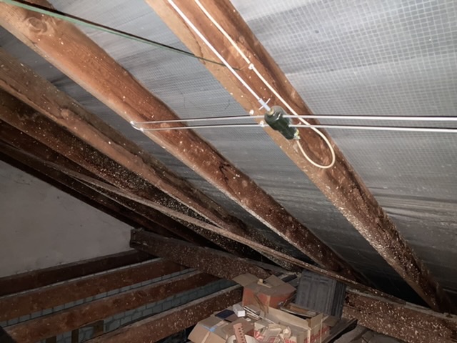 BAU.DE / BAU-Forum: 3. Bild zu Frage "Flecken auf Balken im Dachstuhl" im BAU-Forum "Dach"