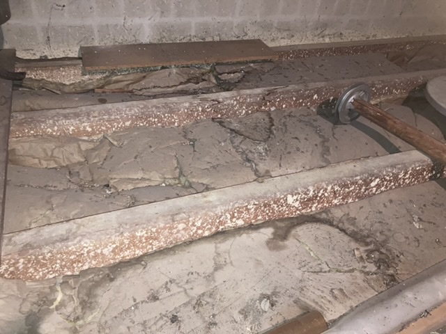 BAU.DE / BAU-Forum: 5. Bild zu Frage "Flecken auf Balken im Dachstuhl" im BAU-Forum "Dach"