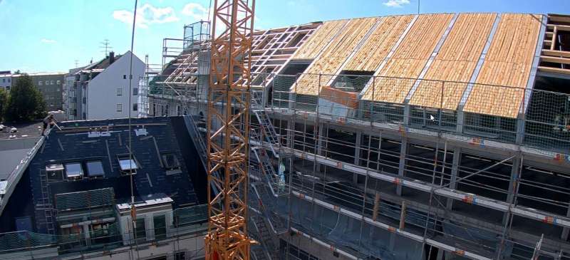 BAU.DE / BAU-Forum: 2. Bild zu Antwort "Weitere Bilder" auf die Frage "Sandwichdach mit Wellen: Ursachen, Mangel oder Stand der Technik? Kostenlose Pr&uuml;fung!" im BAU-Forum "Dach"