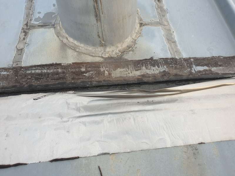 BAU.DE / BAU-Forum: 3. Bild zu Frage "Hilfe &nbsp;-&nbsp; M&auml;ngel am Pultdach &nbsp;-&nbsp; Regenwasser l&auml;uft rein" im BAU-Forum "Dach"