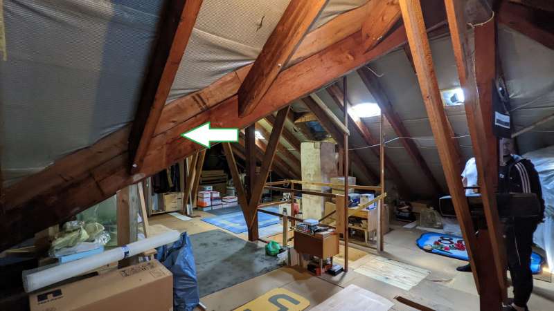 BAU.DE / BAU-Forum: 2. Bild zu Frage "tragender Dachbalken morsche/poröse Stelle" im BAU-Forum "Dach" BAU.DE / BAU-Forum: 2. Bild zu Frage "tragender Dachbalken morsche/poröse Stelle" im BAU-Forum "Dach"