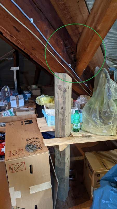 BAU.DE / BAU-Forum: 3. Bild zu Frage "tragender Dachbalken morsche/poröse Stelle" im BAU-Forum "Dach" BAU.DE / BAU-Forum: 3. Bild zu Frage "tragender Dachbalken morsche/poröse Stelle" im BAU-Forum "Dach"