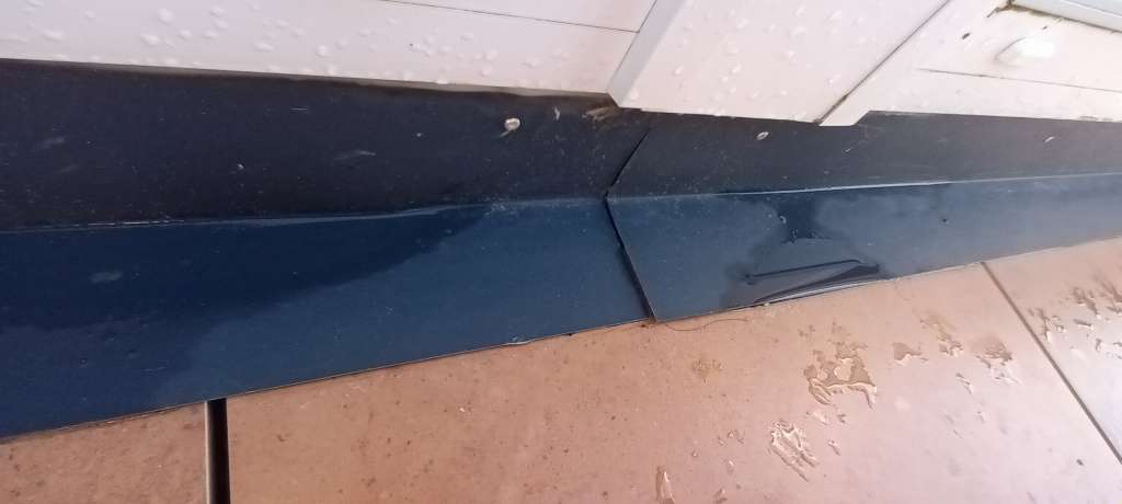 BAU.DE / BAU-Forum: 3. Bild zu Frage "Ist eine Blechaufkantung auf dem Balkonplattenbelag fachm&auml;nnisch richtig?" im BAU-Forum "Dach"