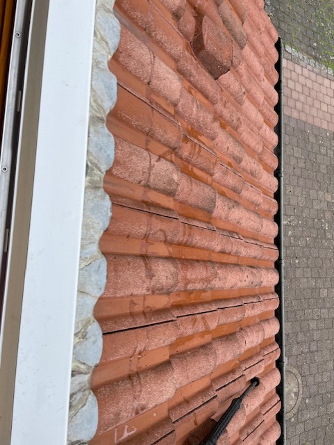 BAU.DE / BAU-Forum: 1. Bild zu Frage "Betondachziegel streichen" im BAU-Forum "Dach"