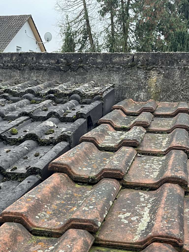 BAU.DE / BAU-Forum: 2. Bild zu Frage "L&uuml;cke zwischen zwei unterschiedlich hohen D&auml;chern schlie&szlig;en" im BAU-Forum "Dach"