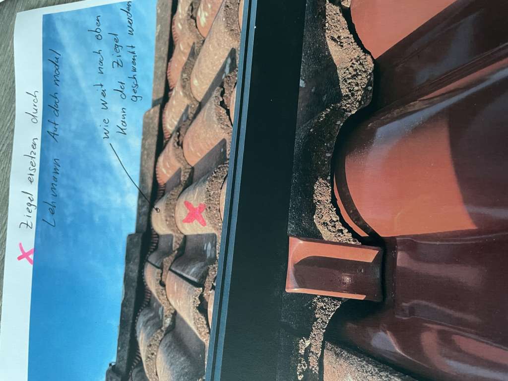 BAU.DE / BAU-Forum: 3. Bild zu Antwort "Braas Taunus: Bilder zur Demontage der Dachfirstziegel Analyse" auf die Frage "Braas Taunus Dachfirstziegel demontieren: Anleitung f&uuml;r Lehmann Aufdachmodul Montage?" im BAU-Forum "Dach"